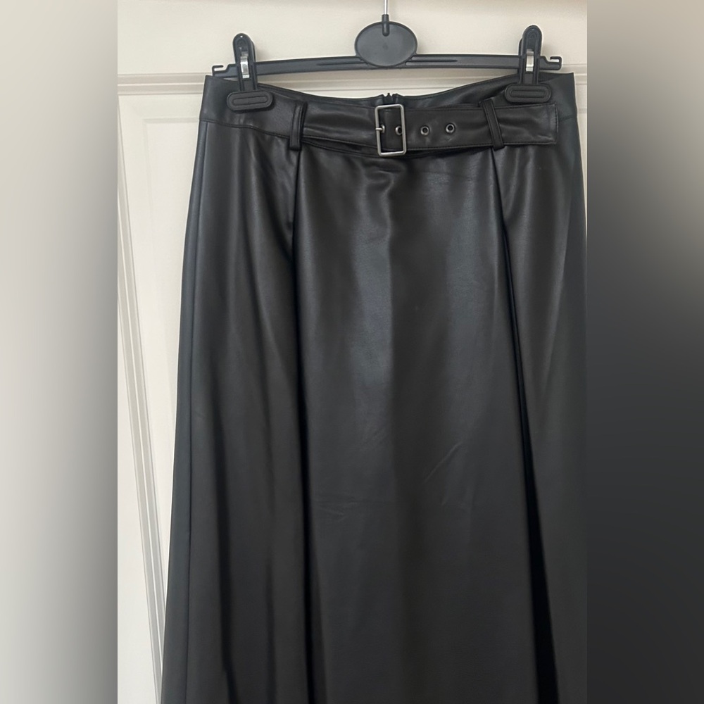 dRA Los Angeles Faux Leather Black Maxi Skirt with Waist Belt - Medium - Picture 3 of 7